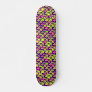 Skate Escalas roxas e verdes caídas