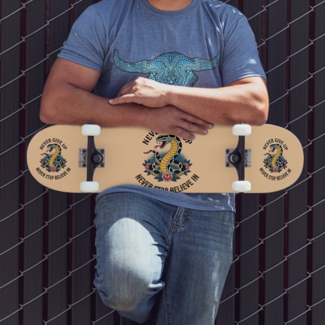 Skate Espírito Sem Medo: Arte de Cobra Ousada e Rosas (Ao ar livre 3)