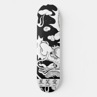 SKATE ESQUADRO PRETO E DRAGÃO BRANCO