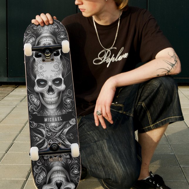 Skate Esqueleto Gótico Preto e Branco (Gothic Skeleton Skull Black & White Skateboard)