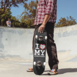 Skate Eu Amo Minha Foto Personalizada De Namorada<br><div class="desc">Crie o seu I Love My Namorada mais do que nunca Foto Texto skate com esta camisa moderna e engraçada modelo com uma fonte legal slab serif e uma foto namorada num enorme coração vermelho. Adicione sua própria foto, seu nome ou qualquer texto personalizado. O design de skate "I love...</div>