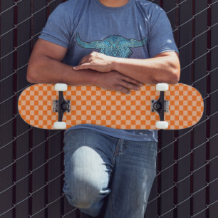 Skate Explore a Beleza do Xadrez Laranja