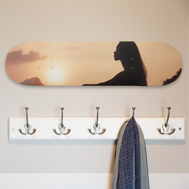 Skate Female Silhouette at Sunset (Criador carregado)