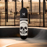 Skate Festa de Halloween de Aniversário Personalizada do<br><div class="desc">Memento mori (1916) por Julie de Graag 

esqueleto,  crânio,  halloween,  morte,  ossos,  preto,  morto,  horror,  branco,  engraçado,  legal,  gótico,  escuro,  crânios,  assustador,  gótico,  osso,  vintage,  fofo,  grunge,  anatomia,  fantasma,  bruxa,  punk,  esqueletos,  tarô,  emo,  assustador,  preto e branco,  metal</div>