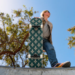 Skate Fleur de Lis Pattern, Royal French Cream on Green