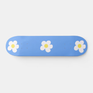 Skate Flores Brancas no Fundo Lilac
