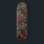 Skate Flores de Poinsettia da Borgonha de Natal<br><div class="desc">Este belo e artístico padrão é perfeito para o Natal. Apresenta poinsettias de cor-de-água pintadas manualmente, flores, folhas de mariposa e padrão de bagas vermelho-vivo, vermelho-vivo, verde-floresta e vermelho-escura, e ouro-escura pintado manualmente sobre fundo azul-marinho escuro. É moderno, festivo, único e elegante. Estilize com esta impressão pintada à mão feita...</div>