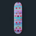 Skate Flores Roxas Rosa Iridescentes Modernas Iridescent<br><div class="desc">Iridescente Moderno Girly Pink Purple Flowers Name apresenta um fundo iridescente colorido moderno com flores rosa e roxas com seu nome personalizado. Personalize editando o texto na caixa de texto fornecida. Elaborado por ©Evco Studio www.zazzle.com/store/evcostudio</div>