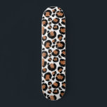 Skate Folha branca e dourada Chita - Padrão-Leopardo<br><div class="desc">Folha branca e dourada Chita ou padrão de animais pintados por Leopard. A Impressão de Grande Gato Animal usa uma folha de ouro e moderna falsa. A Impressão Chita faz um presente excelente para uma festa selvagem.</div>