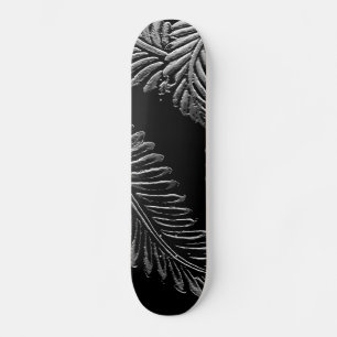 Skate Folhas Pretas e Brancas