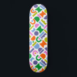 Skate Formas Geométricas Coloridas<br><div class="desc">Uma design colorida e moderna que apresenta formas geométricas recortadas. Esta design divertida é inspirada pelo estilo moderno do século médio,  retrô. As cores incluídas neste padrão de abstrato são: azul,  púrpura,  rosa,  verde,  amarelo,  rosa e laranja sobre um fundo branco.</div>