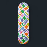 Skate Formas Geométricas Coloridas<br><div class="desc">Uma design colorida e moderna que apresenta formas geométricas recortadas. Esta design divertida é inspirada pelo estilo moderno do século médio,  retrô. As cores incluídas neste padrão de abstrato são: azul,  púrpura,  rosa,  verde,  amarelo,  rosa e laranja sobre um fundo branco.</div>