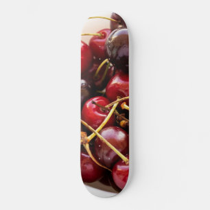 Skate Fotografia de Cerejas Vermelhas Frescas em uma Tig