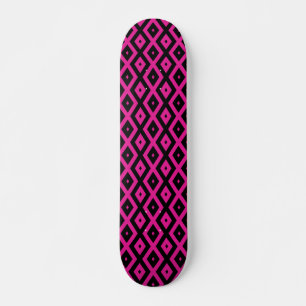 Skate Fuchsia e padrão de diamante preto