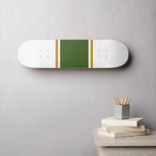 Skate Fundo Branco de faixas verdes castanhas escuras