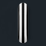 Skate Gamas Verticais, Pretas E Brancas, Laminadas<br><div class="desc">Stripes Verticais - padrão listrado preto e branco.</div>