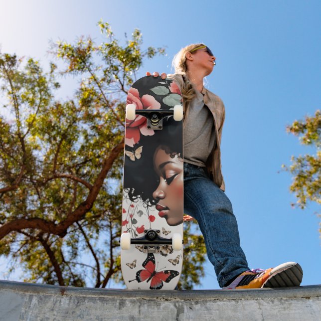 Skate Garota Negra Branca com Rosas e Borboletas (Ao ar livre 1)