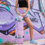 Skate Glitter Arco-Íris Unicórnio<br><div class="desc">skate feminino com cores unicórnicas arco-íris de falso brilho pingando contra um fundo rosa.</div>