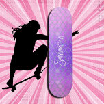 Skate Glitter Glitter Cor de rosa roxa<br><div class="desc">Skateboard Glitter Girly Smermaid, cor-de-rosa púrpura, Pink Skateboard - personalizado - personalize o seu. CLIQUE EM PERSONALIZAR OPÇÃO DE MODELO E DIGITAR NOME Nossos skates são tão doces quanto parecem, e um presente delicioso para um aniversário ou um skate Park. ⭐ Este produto é 100% personalizável. *****Clique no BOTÃO PERSONALIZAR...</div>