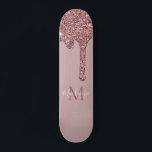 Skate Glitter Monograma de Coleta Dourada de Grelha Gela<br><div class="desc">Girly Rosa Dourado Sparkle Glitter Drips Monograma skate com brilho brilhante de cor rosada/rosa de cor-de-rosa e cintilação em um plano de fundo com seu monograma e nome personalizados. Excelente para quem ama o estilo de vida de luxo. Perfeito para sua estética de luxo! Você está pingando no luxo -...</div>