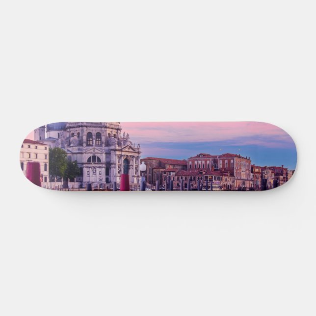 Skate Grande Canal com gondolas e igreja em Veneza (Horz)