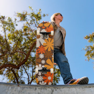 Skate Groovy Retro 70s Padrão Floral Laranja e Castanho