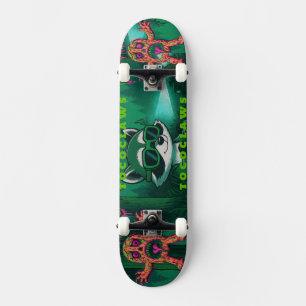 Skate Guaxinim Psicodélico & Ilustração de Monstro com