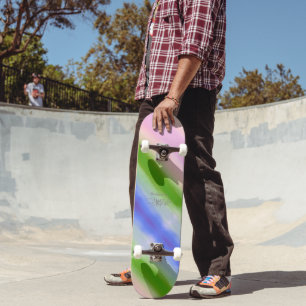 Skate HAMbWG Watercolor parece rosa, verde e azul