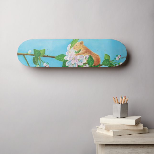 Skate Hazel Dormouse em um galho florescente (Arte de parede (Horz))