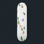 Skate Ilustração do Freeride Snowboarder Snowboard<br><div class="desc">Arte legal de ilustração branca de snowboarders coloridos,  descida de snowboard em montanhas entre pinheiros,  spruce,  árvores de abeto sobre pó fresco de neve. Snowboard e xmas esporte ao ar livre numa floresta de inverno. Dons do Snowboarder. Decoração de Natal de Snowboard.</div>