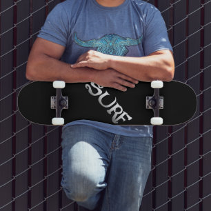 skate inclinado preto-surf