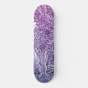Skate Intrair Design floral em matizes roxos e brancos