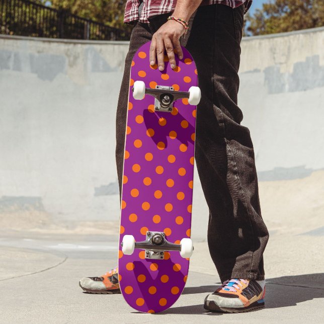 Skate Laranja No Design De Padrão De Bolinhas Roxo (Criador carregado)
