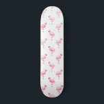 Skate Legal Pink Tropical Flamingo Patterno em Branco<br><div class="desc">Pink Tropical Flamingo Pattern on White Background. O Impressão de pássaro Flamingo Rosa faz um presente excelente para uma festa tropical de verão selvagem.</div>