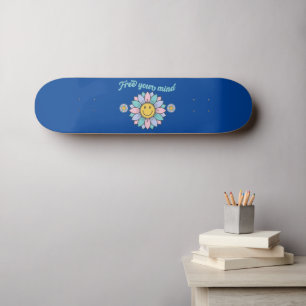 Skate LIBERTE A SUA MENTE, design de flor de tipografia