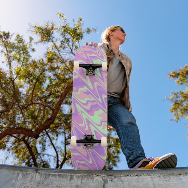 Skate Listras Onduladas Coloridas e Negritas Groovy e Ps (Ao ar livre 1)