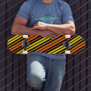 Skate Listras Verticais Amarelas e Laranjas em Preto