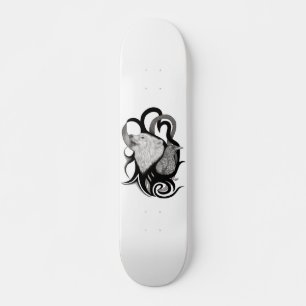 Skate Lobo Branco com Arte Tribal Raven