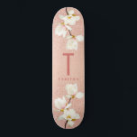 Skate Magnólia personalizada de monograma feminino rosa<br><div class="desc">Um monograma de brilho cinza rosa moderno personalizado magnólia floral,  na moda,  design de tipografia mínima.</div>