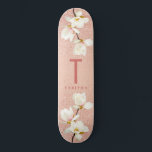 Skate Magnólia personalizada de monograma feminino rosa<br><div class="desc">Um monograma de brilho cinza rosa moderno personalizado magnólia floral,  na moda,  design de tipografia mínima.</div>