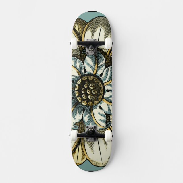 Skate Medalhão Floral ornamentado sobre fundo azul claro (Frente)