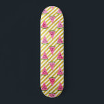 Skate Melancia rosa e padrão de verão de distribuição am<br><div class="desc">Melancia rosa-branca e Padrão de Verão de Stripe Amarela. Esta Melancia Rosa Divertida com Impressão de Fruta de de Sementes Negras é perfeita para um presente de aniversário de verão.</div>