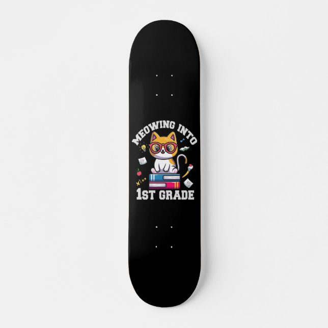 Skate Meowing into 1st Grade Funny Back to School Cat (Frente)