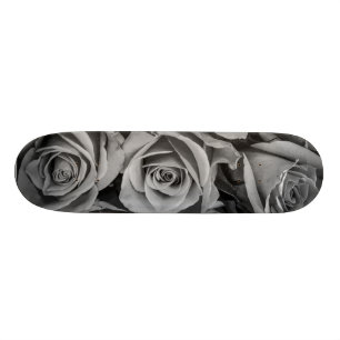 Skate monocromático dos rosas