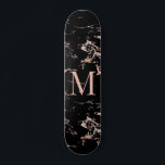 Skate Monograma de folhas Rosa de ouro, preto, preto<br><div class="desc">Moinho Rosa de Mouro de Mármaco preto Mouro Monograma skateboard com rosa de ouro/cor-de-rosa em mármore preto e seu monograma personalizado. Perfeito para sua estética feminina e luxuosa.</div>
