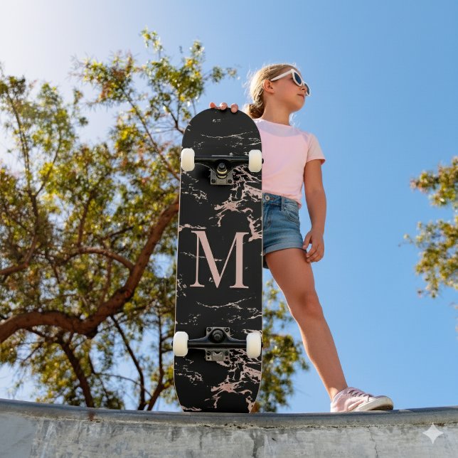 Skate Monograma de folhas Rosa de ouro, preto, preto (Girly Black Marble Rose Gold Foil Monogram Skateboard)