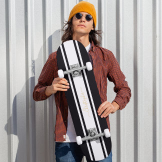 Skate Monograma Dourado com faixas de raça branca preto