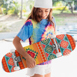 Skate Monograma - Padrão Tribal Colorido Personalizado É<br><div class="desc">Monograma Tribal Pattern Ethnic Custom Skateboard (Patente Étnico Tribal Colorcionado em Monograma) apresenta seu monograma personalizado em tipografia moderna em um padrão tribal colorido em laranja, azul, verde, vermelho e amarelo. Personalize editando o texto na caixa de texto fornecida. Dê um presente personalizado, skate personalizado ao seu skate favorito para...</div>