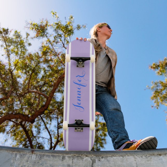 Skate Nome de Script Azul Grande, Lavandas em Branco (Ao ar livre 1)