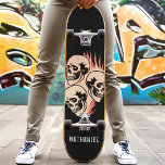 Skate Nome Personalizado de Chamadas de Caveira de Grava<br><div class="desc">Queimando Chamas de Caveira Quadro de skate Nome Personalizado</div>